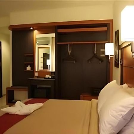 Travello Hotel Manado Kültér fotó
