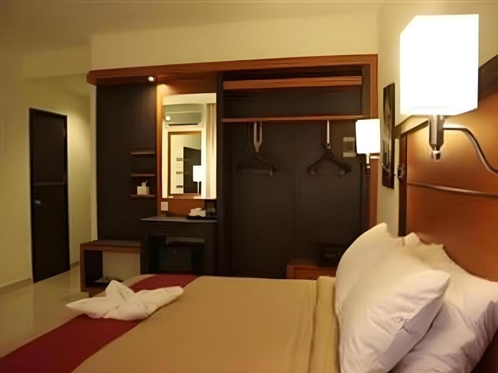 Travello Hotel Manado Kültér fotó