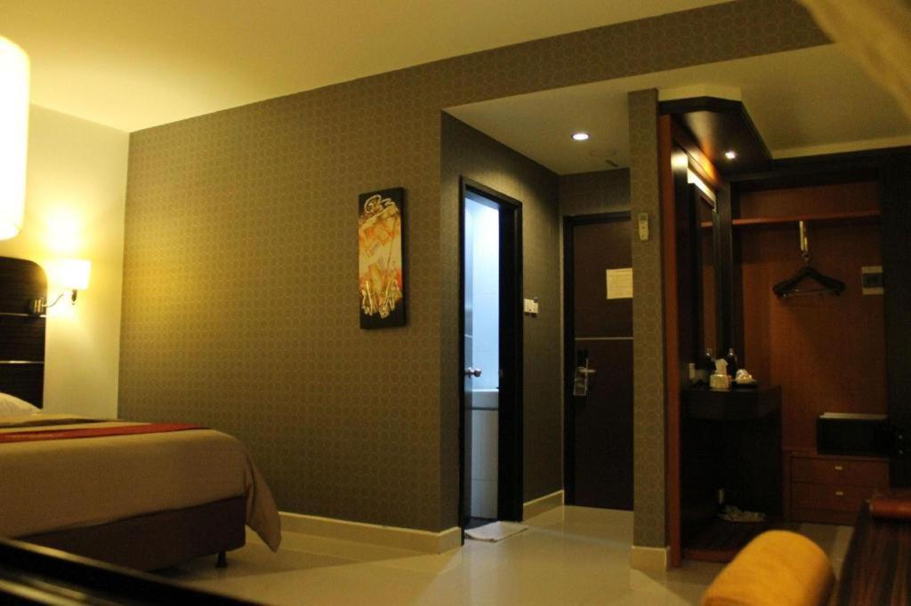 Travello Hotel Manado Kültér fotó