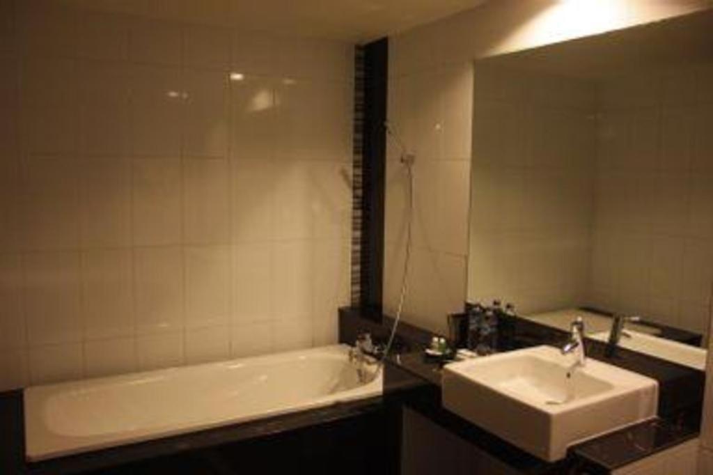 Travello Hotel Manado Kültér fotó