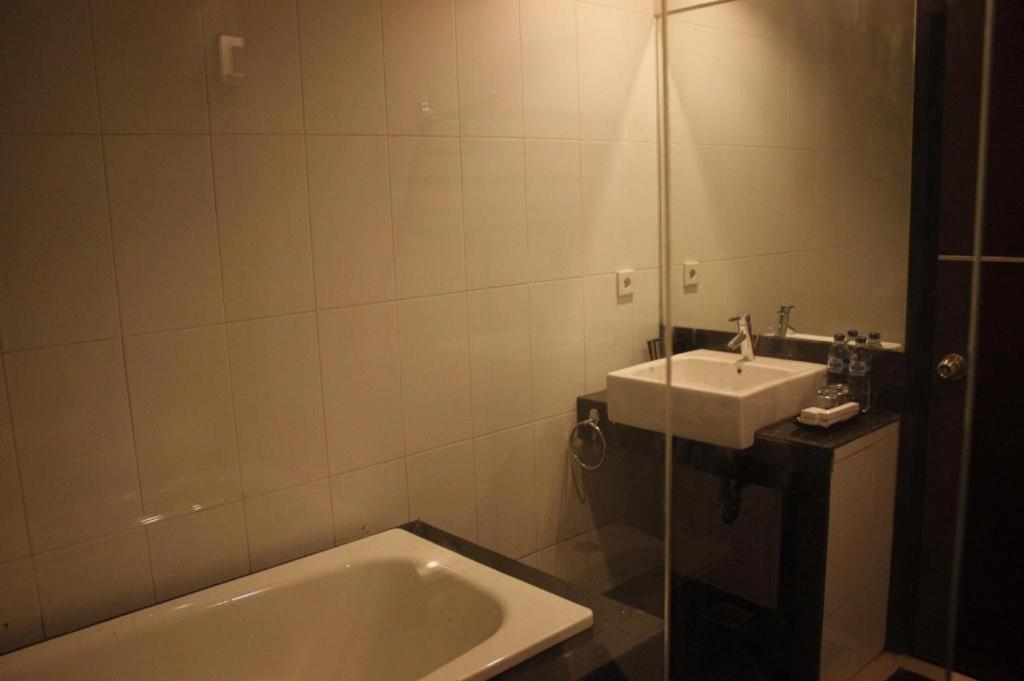 Travello Hotel Manado Kültér fotó